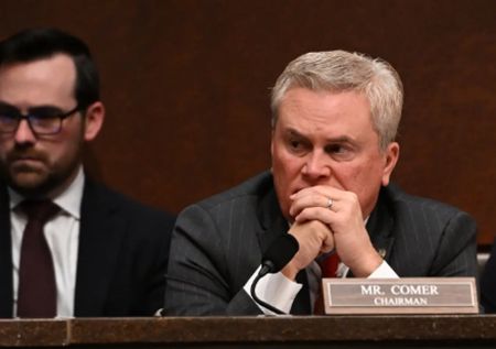 民主党人炸锅:好好好这么搞是吧,特朗普一家子都等着吧