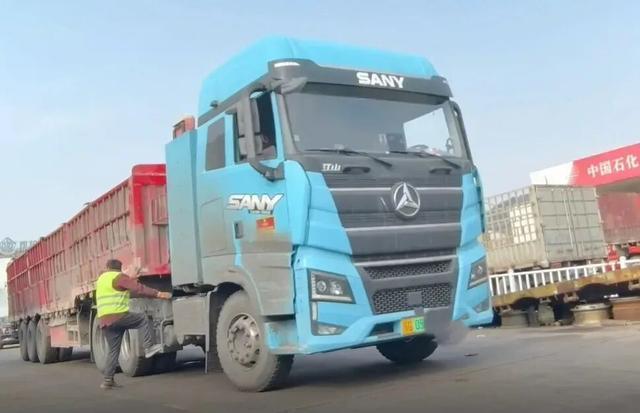 企业只让新能源车进厂卸货 国六货车在门口换电动车头