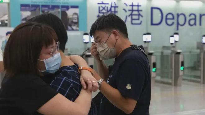 英国又搞BNO护照政治操弄 移英香港人大呼上当受骗